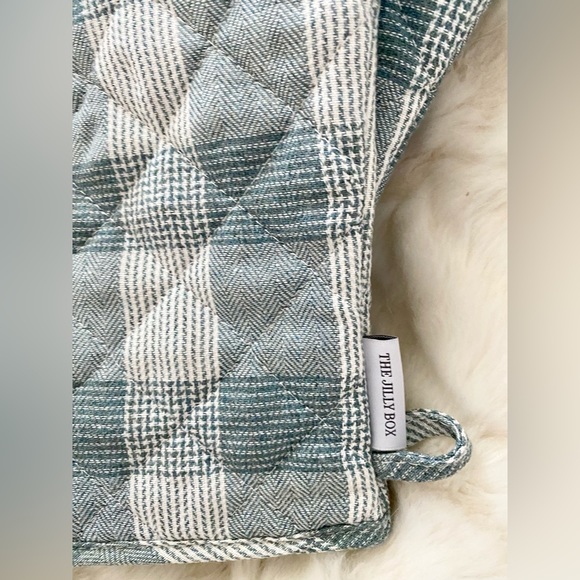 The Cross: Marjorie Oven Mitts (Fraiche Fuller Hearts Collection) - Picture 5 of 6